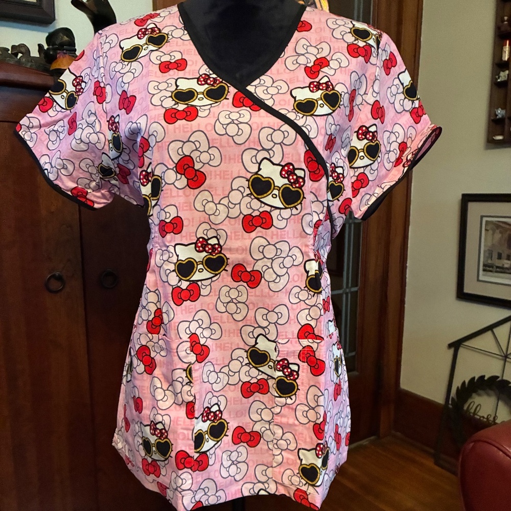 "Sanrio-Hello Kitty" scrub top, M like new condition